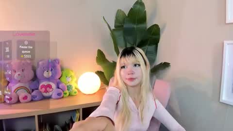 laukyubey1 online show from 11/14/25, 08:18