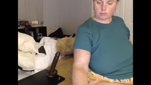 Snapshot of laulauma chatting on 09/22/25, 01:40 LauLauMa online show from 09/22/25, 01:40
