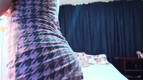 Snapshot of laura__martiinez chatting on 01/14/25, 03:32 online show from 01/14/25, 03:32