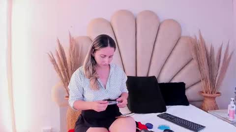   online show from 10/17/25, 01:03