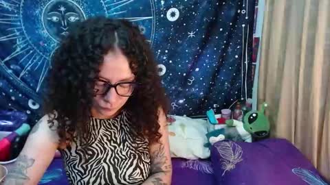 Snapshot of laura_anal_ chatting on 01/20/25, 11:21 Wen online show from 01/20/25, 11:21