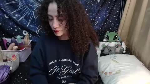 Snapshot of laura_anal_ chatting on 02/11/25, 11:33 Wen online show from 02/11/25, 11:33