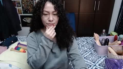 Snapshot of laura_anal_ chatting on 09/24/25, 03:04 Wen online show from 09/24/25, 03:04