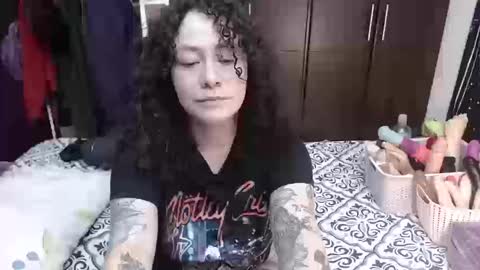 Snapshot of laura_anal_ chatting on 09/25/25, 04:43 Wen online show from 09/25/25, 04:43