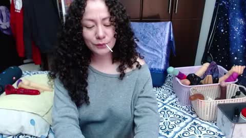 Snapshot of laura_anal_ chatting on 10/06/25, 09:34 Wen online show from 10/06/25, 09:34