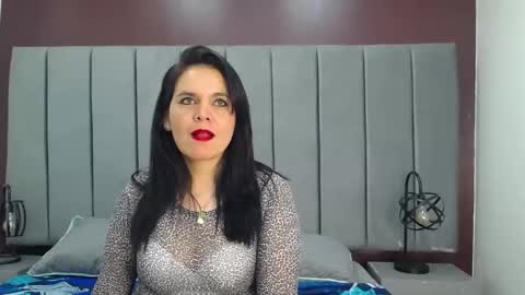 Snapshot of laura_hotties chatting on 02/25/25, 04:00 laura hotties online show from 02/25/25, 04:00