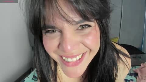 Snapshot of laura_hotties chatting on 09/18/25, 01:35 laura hotties online show from 09/18/25, 01:35