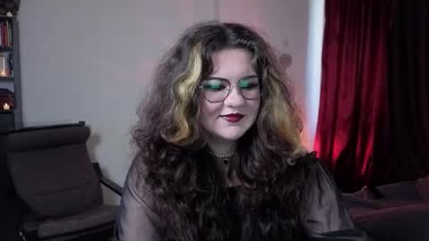 Snapshot of laura_karamazov chatting on 09/27/25, 09:47 Miss Laura online show from 09/27/25, 09:47