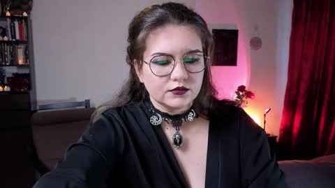 Snapshot of laura_karamazov chatting on 10/07/25, 02:03 Miss Laura online show from 10/07/25, 02:03