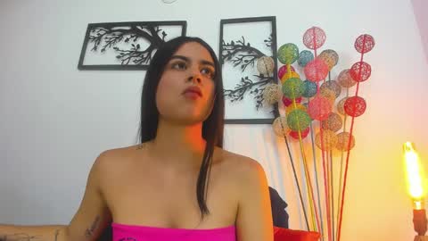 Snapshot of laura_soe chatting on 01/23/25, 06:24 LAURA SOE online show from 01/23/25, 06:24