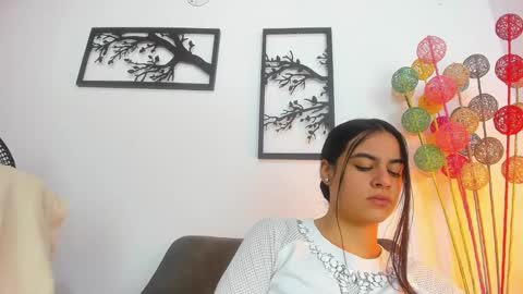 Snapshot of laura_soe chatting on 02/02/25, 01:30 LAURA SOE online show from 02/02/25, 01:30