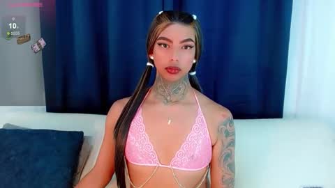 Snapshot of laura_sweet7 chatting on 10/24/25, 05:48 Laura online show from 10/24/25, 05:48