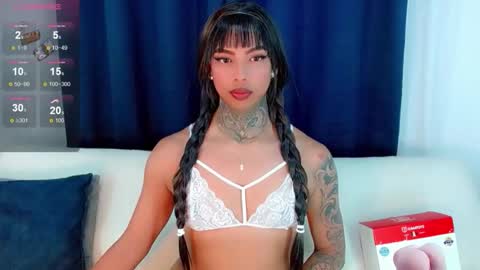 Snapshot of laura_sweet7 chatting on 10/25/25, 03:36 Laura online show from 10/25/25, 03:36