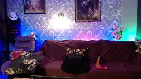 Snapshot of laurabenz chatting on 12/12/24, 03:59 Laura online show from 12/12/24, 03:59