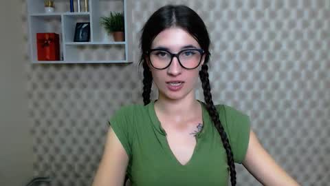 Laura online show from 11/05/25, 11:43