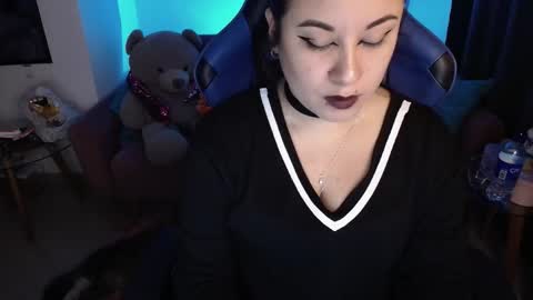 Snapshot of laurahawkes chatting on 11/15/25, 01:25 laura online show from 11/15/25, 01:25