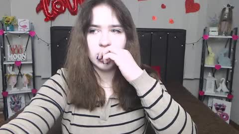 Snapshot of laurahlot chatting on 02/19/25, 06:10 LauraHlot online show from 02/19/25, 06:10