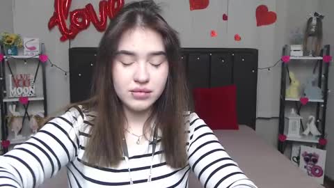 Snapshot of laurahlot chatting on 03/08/25, 06:43 LauraHlot online show from 03/08/25, 06:43