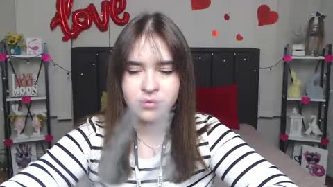 Snapshot of laurahlot chatting on 03/08/25, 09:50 LauraHlot online show from 03/08/25, 09:50