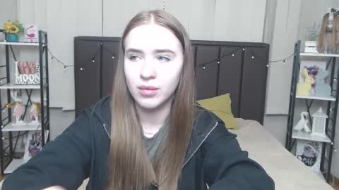 Snapshot of laurahlot chatting on 09/16/25, 06:31 LauraHlot online show from 09/16/25, 06:31