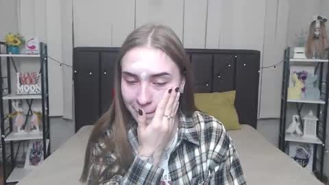 Snapshot of laurahlot chatting on 10/13/25, 05:40 LauraHlot online show from 10/13/25, 05:40