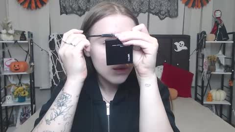 Snapshot of laurahlot chatting on 10/23/25, 05:44 LauraHlot online show from 10/23/25, 05:44