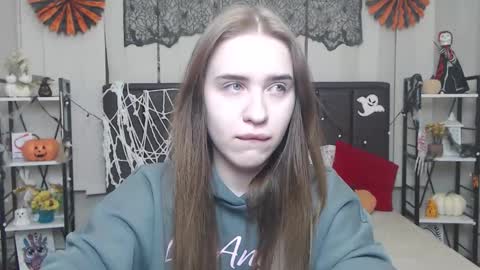 Snapshot of laurahlot chatting on 10/26/25, 06:36 LauraHlot online show from 10/26/25, 06:36