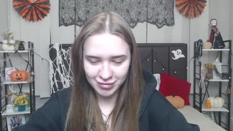 Snapshot of laurahlot chatting on 10/28/25, 06:21 LauraHlot online show from 10/28/25, 06:21