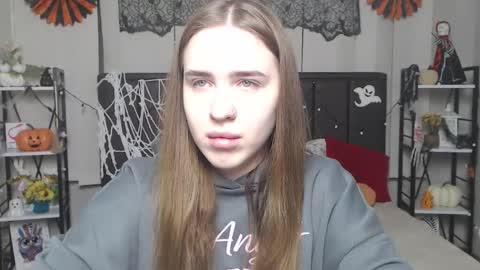 Snapshot of laurahlot chatting on 10/29/25, 07:04 LauraHlot online show from 10/29/25, 07:04