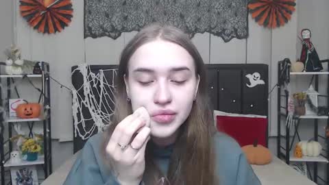 Snapshot of laurahlot chatting on 11/02/25, 06:27 LauraHlot online show from 11/02/25, 06:27