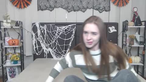 Snapshot of laurahlot chatting on 11/07/25, 06:08 LauraHlot online show from 11/07/25, 06:08