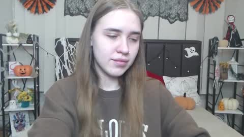 Snapshot of laurahlot chatting on 11/10/25, 06:29 LauraHlot online show from 11/10/25, 06:29