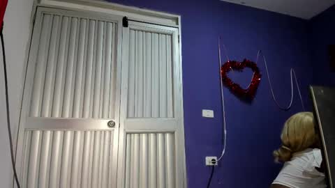 laurahot_699 online show from 11/18/25, 03:27