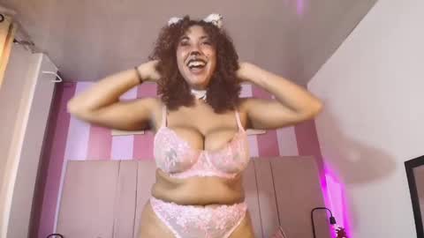 Snapshot of lauraltt chatting on 10/27/25, 12:53 lauraltt online show from 10/27/25, 12:53