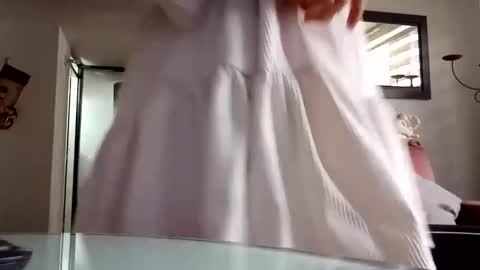 Laura online show from 12/10/24, 09:33