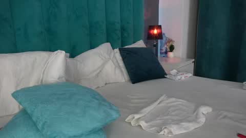 Snapshot of lauramirage chatting on 02/17/25, 12:54 LauraMirage online show from 02/17/25, 12:54