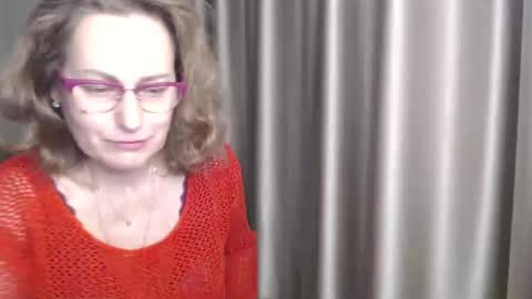 Snapshot of lauraoven1 chatting on 01/07/25, 06:56 Lauraoven1 online show from 01/07/25, 06:56