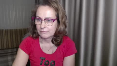 Snapshot of lauraoven1 chatting on 01/11/25, 02:25 Lauraoven1 online show from 01/11/25, 02:25