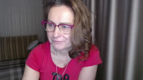 Snapshot of lauraoven1 chatting on 01/12/25, 12:01 Lauraoven1 online show from 01/12/25, 12:01