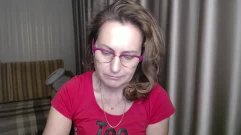 Snapshot of lauraoven1 chatting on 01/12/25, 03:03 Lauraoven1 online show from 01/12/25, 03:03