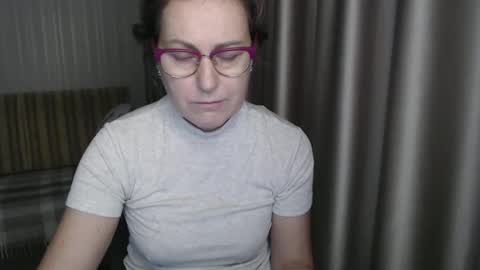Snapshot of lauraoven1 chatting on 01/13/25, 09:19 Lauraoven1 online show from 01/13/25, 09:19