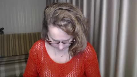 Snapshot of lauraoven1 chatting on 01/22/25, 05:28 Lauraoven1 online show from 01/22/25, 05:28