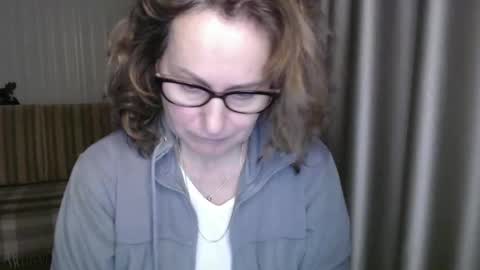 Snapshot of lauraoven1 chatting on 02/05/25, 04:58 Lauraoven1 online show from 02/05/25, 04:58