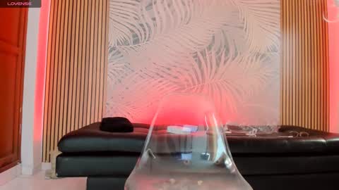 Snapshot of laurarossi_nova chatting on 01/28/25, 01:49 Laura online show from 01/28/25, 01:49