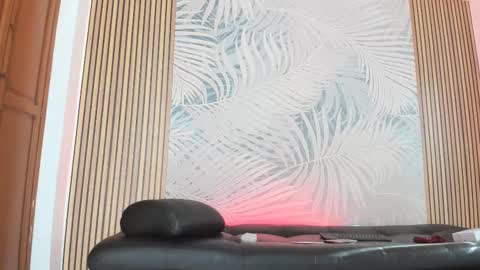 Snapshot of laurarossi_nova chatting on 02/09/25, 01:14 Laura online show from 02/09/25, 01:14