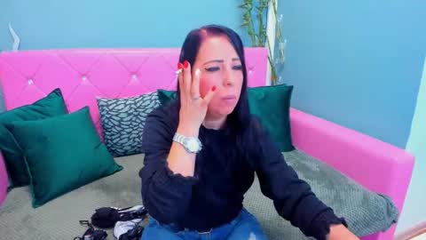 Snapshot of laurasinfull chatting on 11/10/25, 04:33 Laura online show from 11/10/25, 04:33