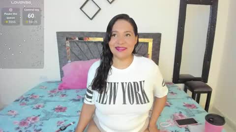 laurasofia01 online show from 10/22/25, 03:07