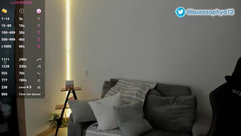 Laura online show from 11/18/25, 07:29