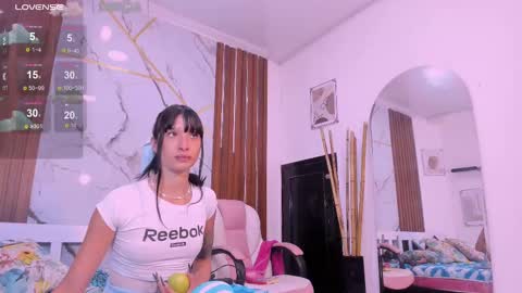 Snapshot of laurem_paulette chatting on 02/28/25, 01:03 Laurem online show from 02/28/25, 01:03