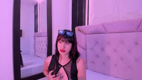 Snapshot of laurem_paulette chatting on 09/25/25, 08:34 Laurem online show from 09/25/25, 08:34